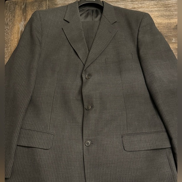 Dark Gray Pinstripe Suit Size 44L - Picture 3 of 10